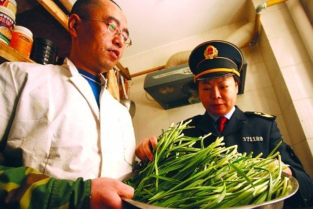 青岛检出1930公斤韭菜农药超标 9名市民中毒（食品安全）
