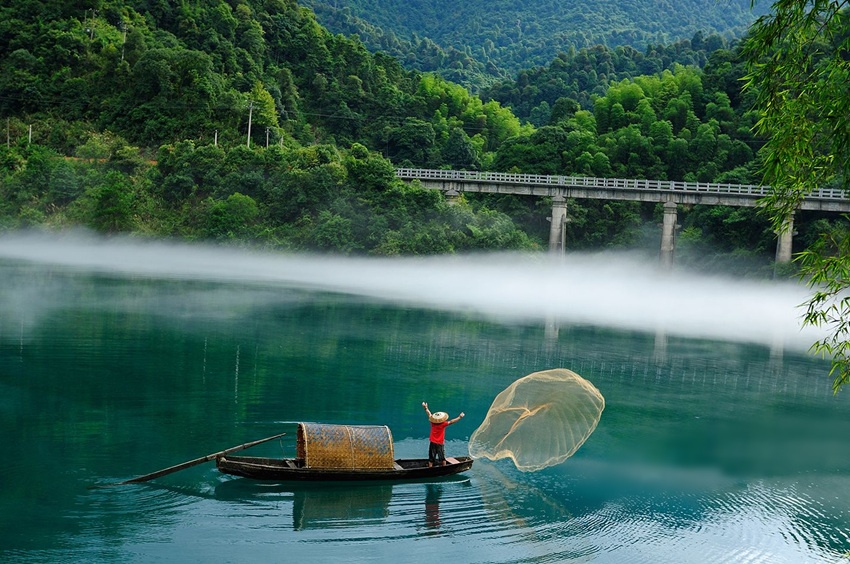 东江晨雾